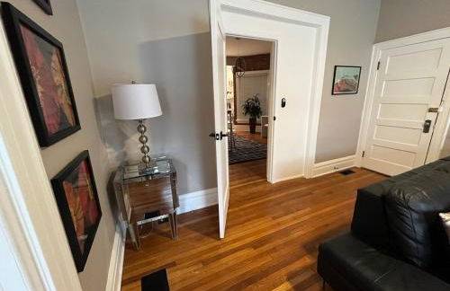 2 BR Totally Renovated and Chic - Foto 10