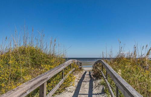 First Floor Condo - Walking distance to beach and pools! - Foto 3