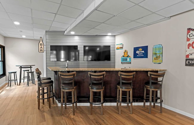 Making Waves by Avantstay Sleeps 20 + Pool - Foto 48