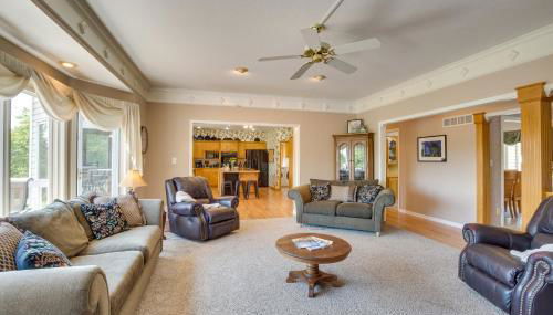 Country Living with Spacious Yard Sibley Home! - Foto 5