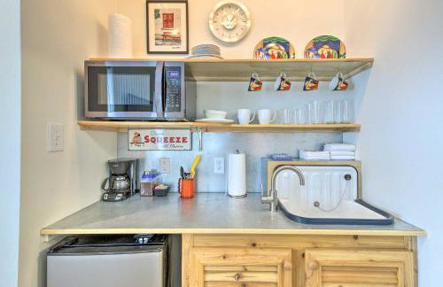 Walk to Beach from Chic Old Town Apartment with Yard - Foto 8