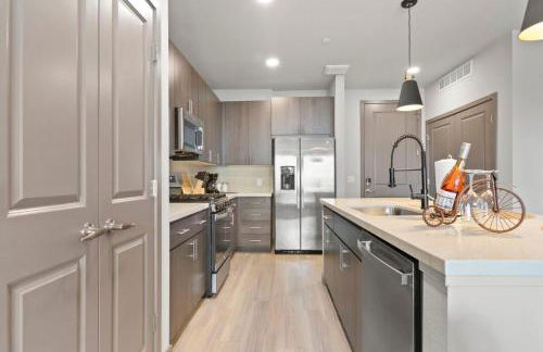 Cozysuites PHX RORO Gym Pool Pets Parking #13 - Photo 12