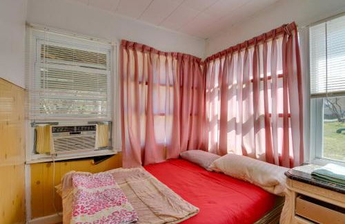 Kayaks and Canoes Lake-View Retreat in Ellenville! - Foto 8