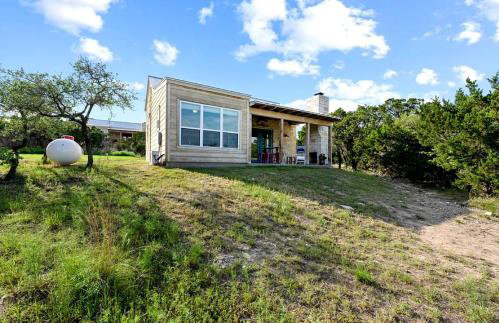 Beautiful Pet-Friendly Cottage with Outdoor Fireplace for a Wonderful Escape in Nature near Austin, Texas - Photo 14