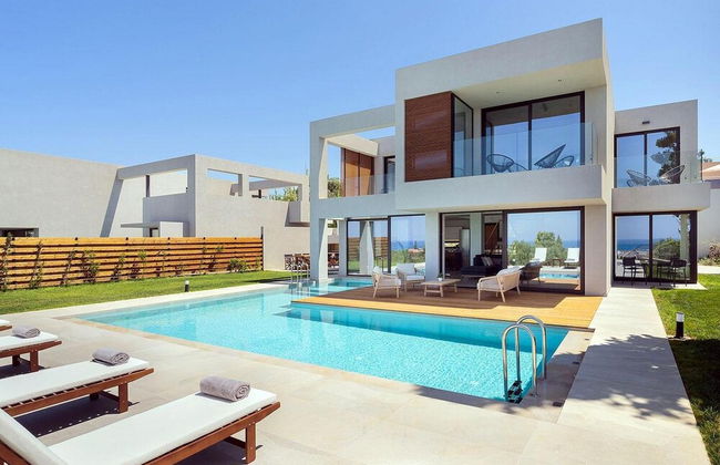 Sea View 4 Bedroom Villa With a Heated Pool - Foto 36