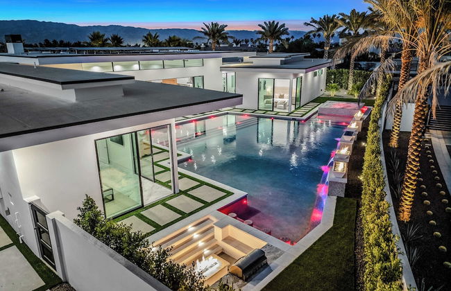 Sleeps 17 Pool & Pickleball Sun-kissed Desert Escape Bravo Villa #1 by Avantstay - Foto 1