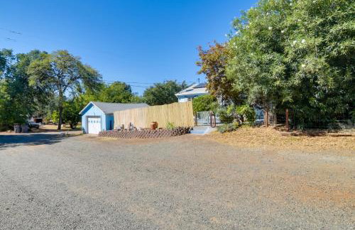Fenced Yard and Grill Orville Cottage Near Trails! - Foto 24
