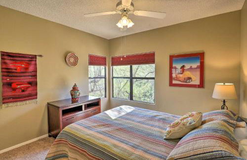 Serene Desert Escape with Porch and Resort-Style Perks - Foto 17