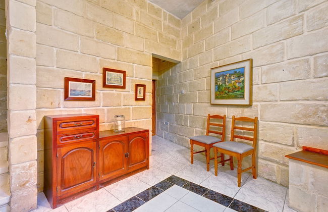 Traditional Maltese Townhouse, Roof Terrace and Views - Photo 10