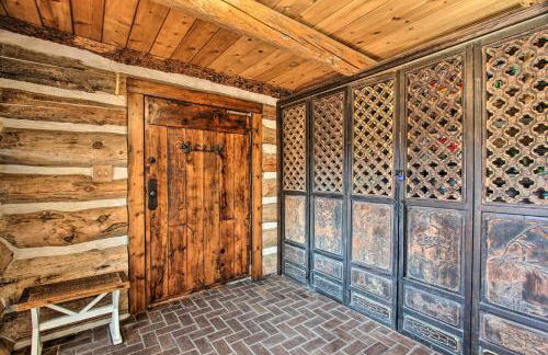 Snow Pine Retreat - Remote Crescent Log Cabin! - Foto 23