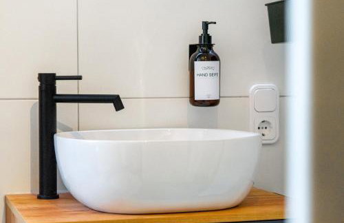 NEU! Modernes Apartment am Larrelter Tief - Balkon, Privatparkplatz & FIRE TV! - Photo 7