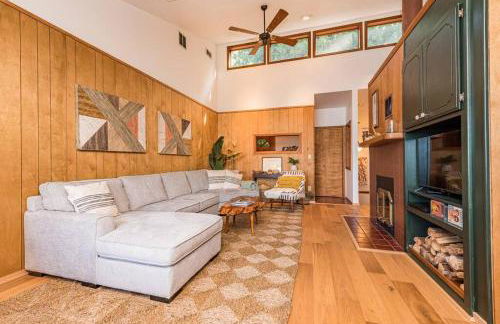 Waterfront Retreat with Fireplace, Hot Tub & Sauna - Foto 46