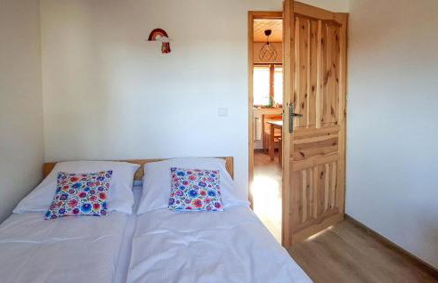 3 Bedroom Cozy Home In Barwald Dolny - Foto 12