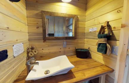 Canyonlands Barn Cabin with Loft, Full Kitchen, Dining Area for Large Groups - Photo 42