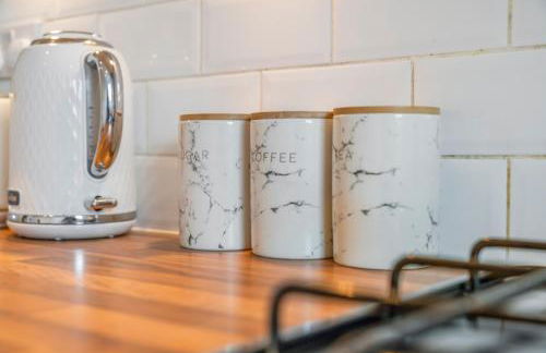 Modern 5 Bedroom Townhouse with Free Parking - Foto 23