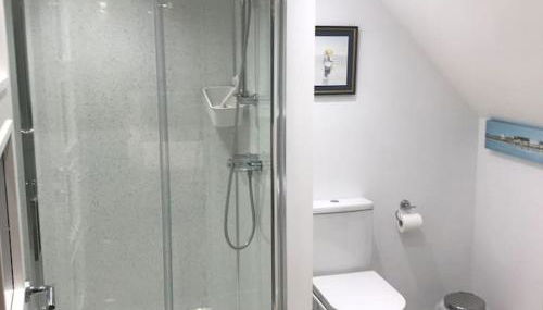 Westmains Lodge - Photo 5, Shower