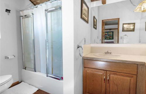 Fawnskin Lake Chalet - Close to Lake - Foto 17