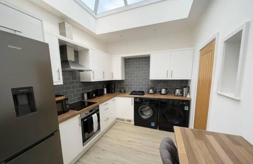 Spacious 2-Bed - Hospital & City Nearby Parking Pet Friendly - Foto 9