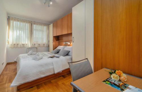 Cityscape Comfort Apartment With Garage - Happy Rentals - Photo 20