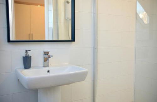 Modern house in City Centre with private parking and gated property - Foto 44