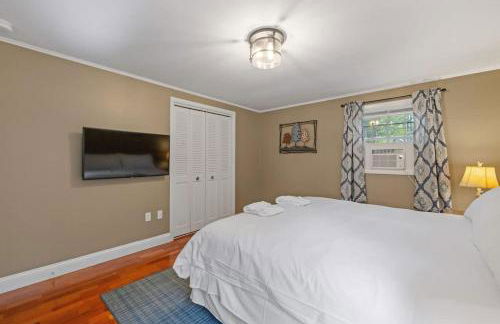 Lake Escape Family & Pet Friendly with Dock Access - Photo 61