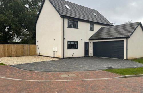 5-Bedroom Cottage in New Waltham, Grimsby - Photo 1