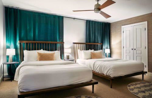 Modern Home next to Vanderbilt Campus with Parking, Screened Porch & Workspace, Walk to Hillsboro Village, Fido & Pancake Pantry, Minutes to Music Row, 12 South & Broadway, Perfect for Families, Friends & University Visits - Foto 6