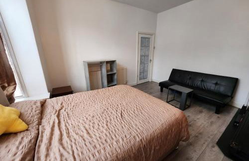 Newly Refurbished 3 Bedroom House with Lovely Garden - Foto 9