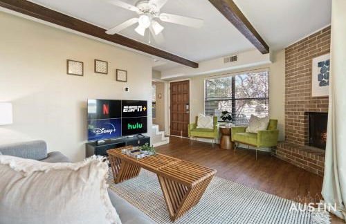 Walk to Zilker Patio w a View Elevated Balcony - Photo 9