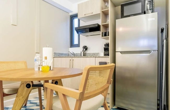 w Monochrome Loft in Santa Ana - Photo 3