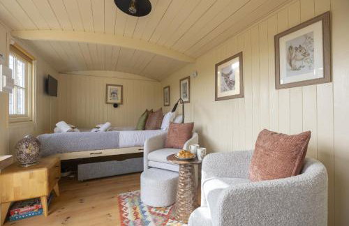 Riverside Cottage & Shepherd’s Hut with Hot Tub - Foto 6