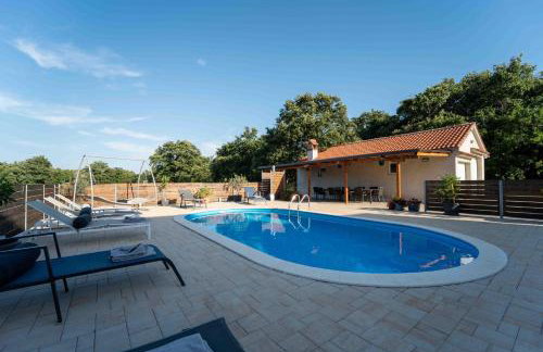Holiday home “MARKO” with heated pool! - Photo 1