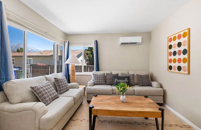 Cozy 2BR Home With Bright Interior Relaxing Patio - Foto 8