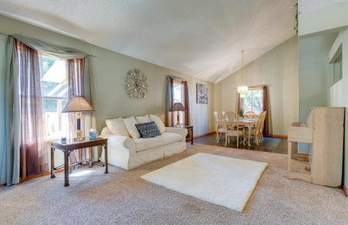 Spacious Aurora Retreat w/ Game Room + Hot Tub! - Foto 4