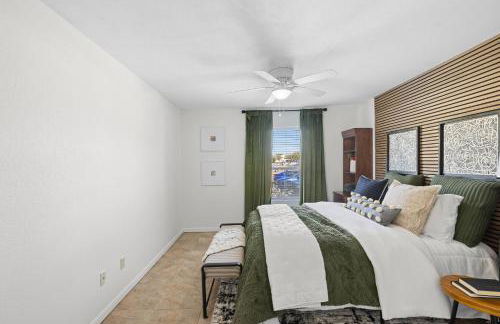 Sophisticated 2BR 2BA by TAMU, King Bed, Washer & Dryer, Smart TV - Foto 16