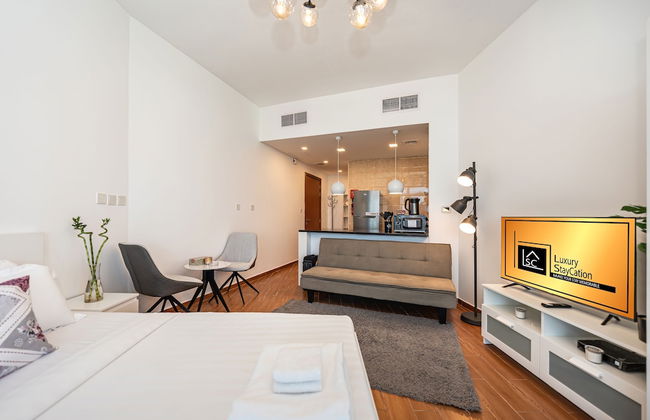Luxury StayCation - Al Jawhara Tower Studio Apt in the Heart of Dubai - Photo 9