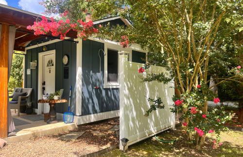 Modern & Cozy on Private Lane, Minutes to Airport - Foto 50