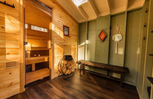 Creek, Sauna, Hot Tub, Fire Pit & Pet-Friendly - Photo 39