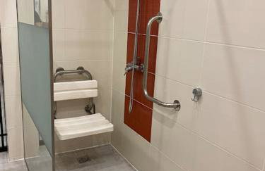 4 Bedroom family house with access to a hot tub - Photo 35