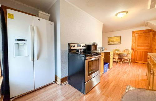 Manchester -Queen beds - Mins to MHT - W/D in Unit - Foto 14