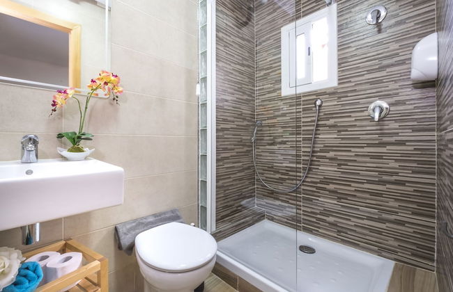 Atico con terraza y Barbacoa, junto linea Metro de BCN - Foto 11