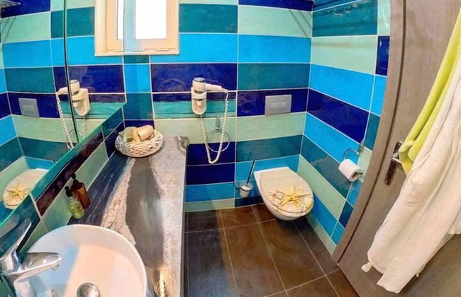 Deluxe Beach Apartment- Sleeps 2 & Private Terrace - Foto 18