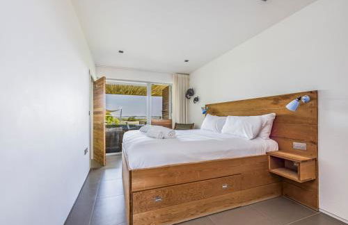 Breathtaking Home with Parking - Pass the Keys - Photo 21