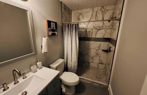 Recently Renovated Condo! - Foto 17