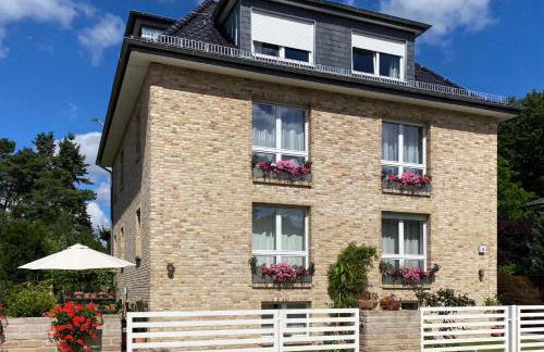 Green Caroline - Photo 1