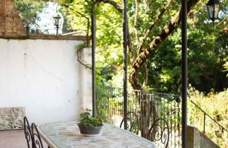 16th Century Townhouse, Large Garden Near Lake, Tuscany and Umbria - Sleeps 18 - Foto 33