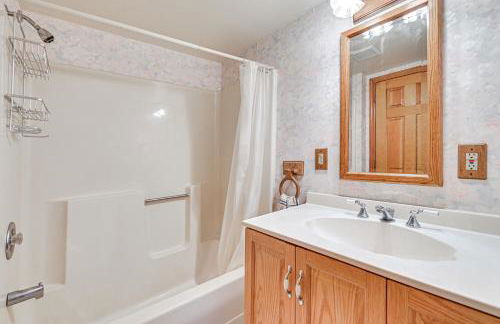 Pet-Friendly Home with Beach in Northville! - Foto 16