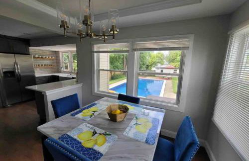 Main Street Oasis Pool and Hot Tub Sleeps 8 - Foto 22