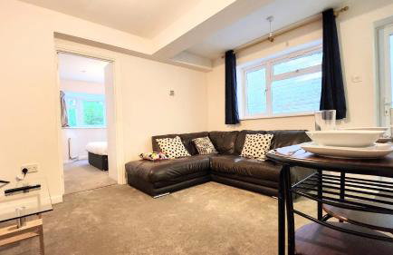 1 Bedroom Annex - Close to Frimley Hospital - Private Entrance - Foto 14