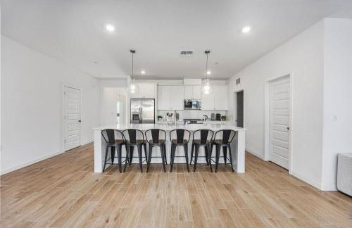 Serenity House- Newly Built, Peaceful Stay - Photo 12